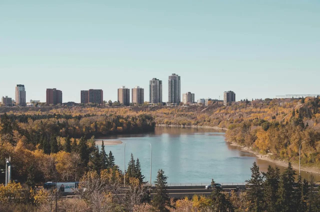 Chloride supply and winter de-icing in Edmonton, Alberta, Canada