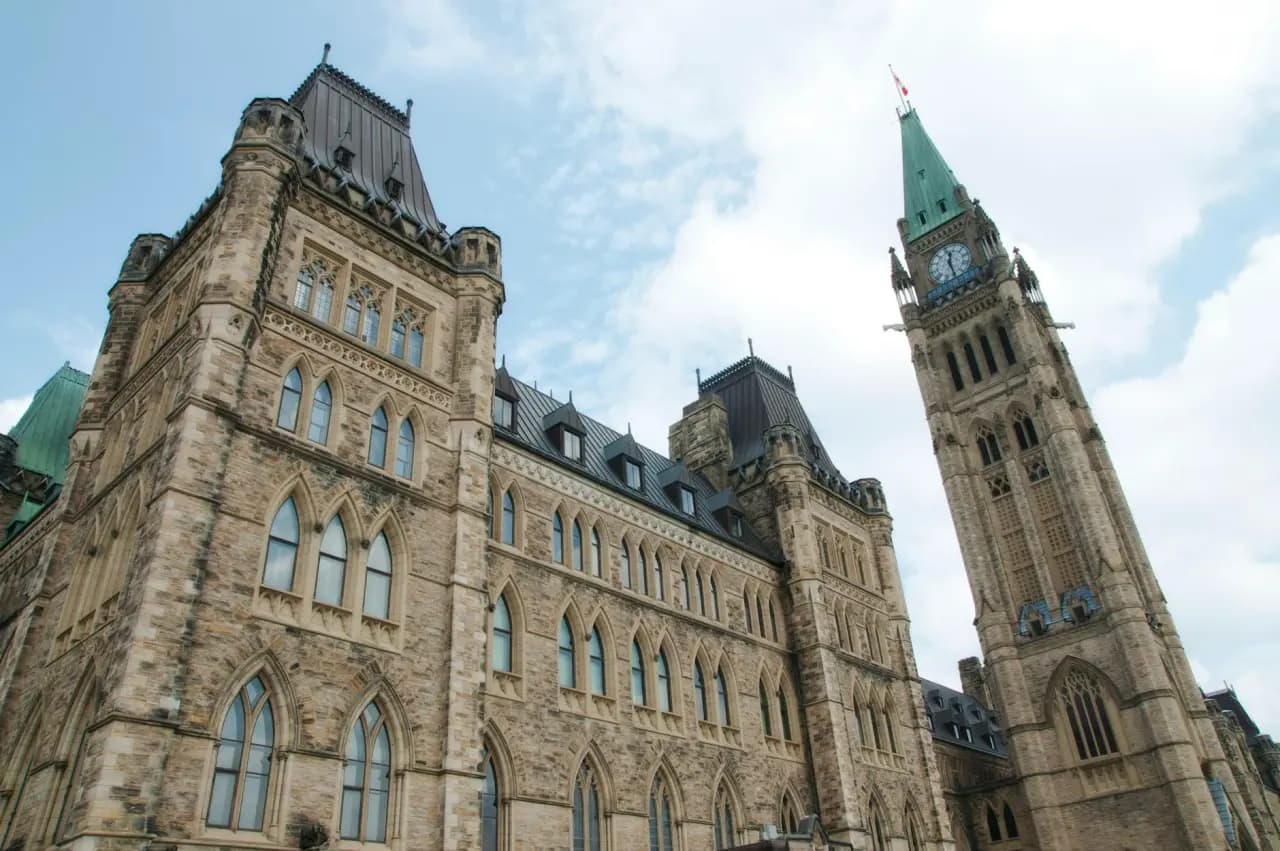 Chloride supply and winter de-icing in Ottawa, Ontario, Canada