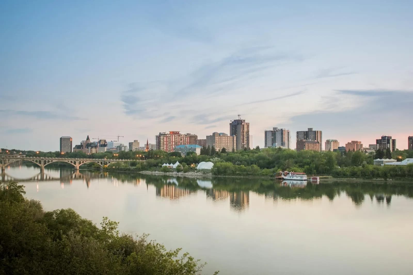 Chloride supply and winter de-icing in Saskatoon, Saskatchewan, Canada
