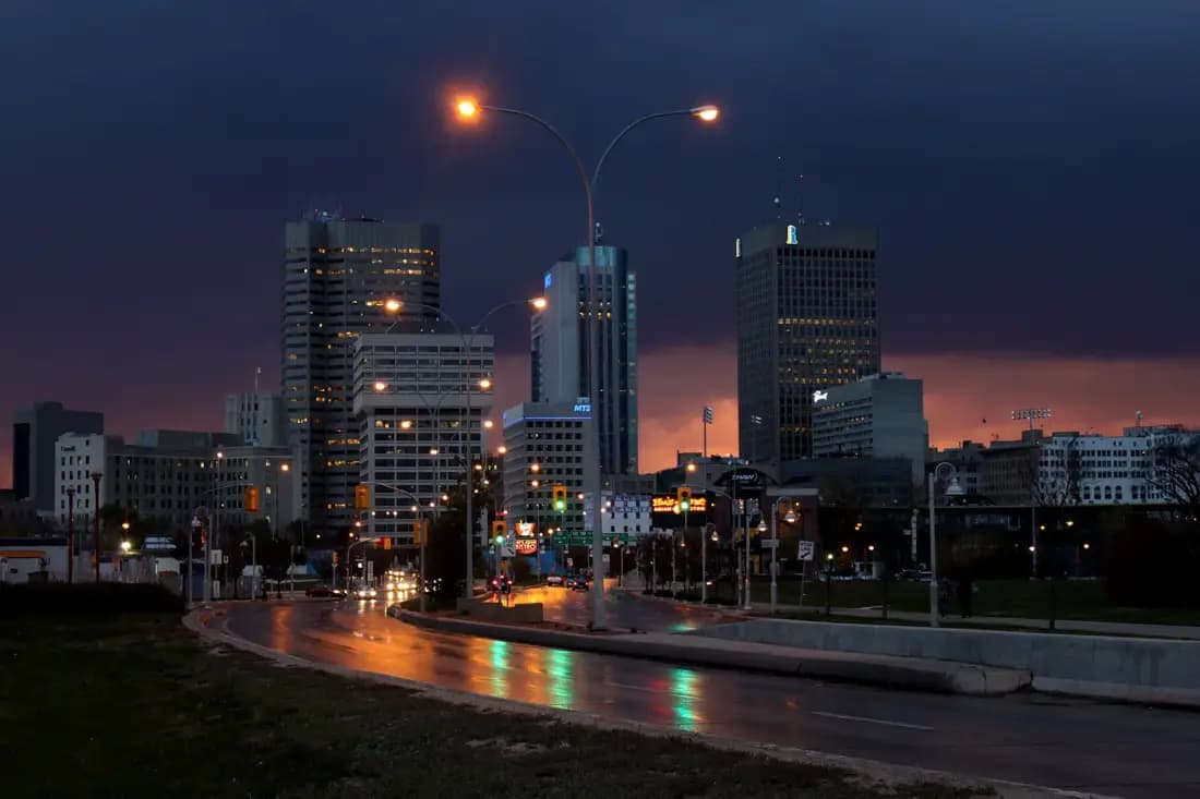 Chloride supply and winter de-icing in Winnipeg, Manitoba, Canada